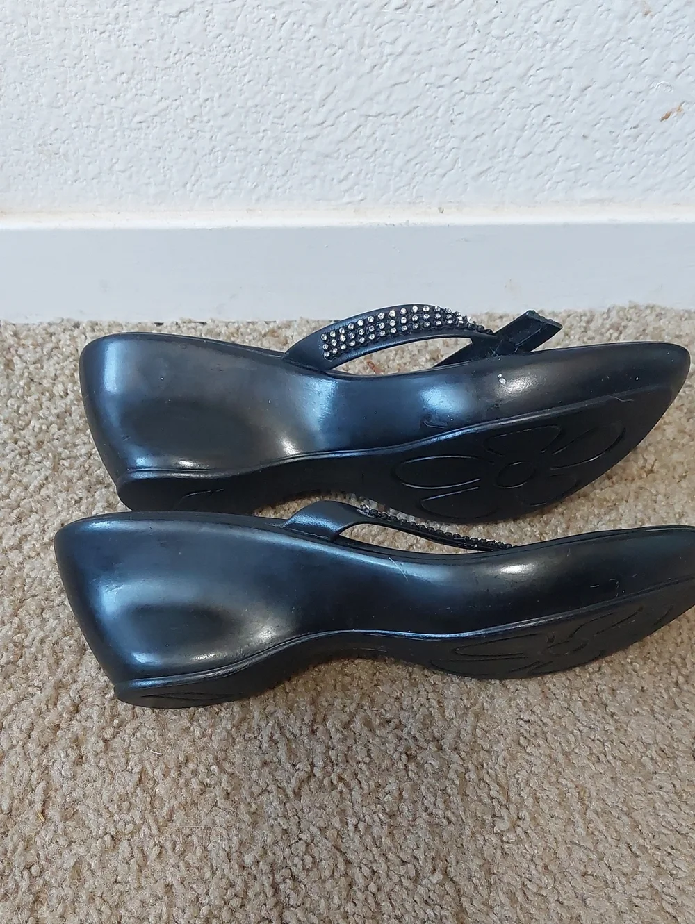 Athena Alexander Size 8 Black Wedged Sandles.